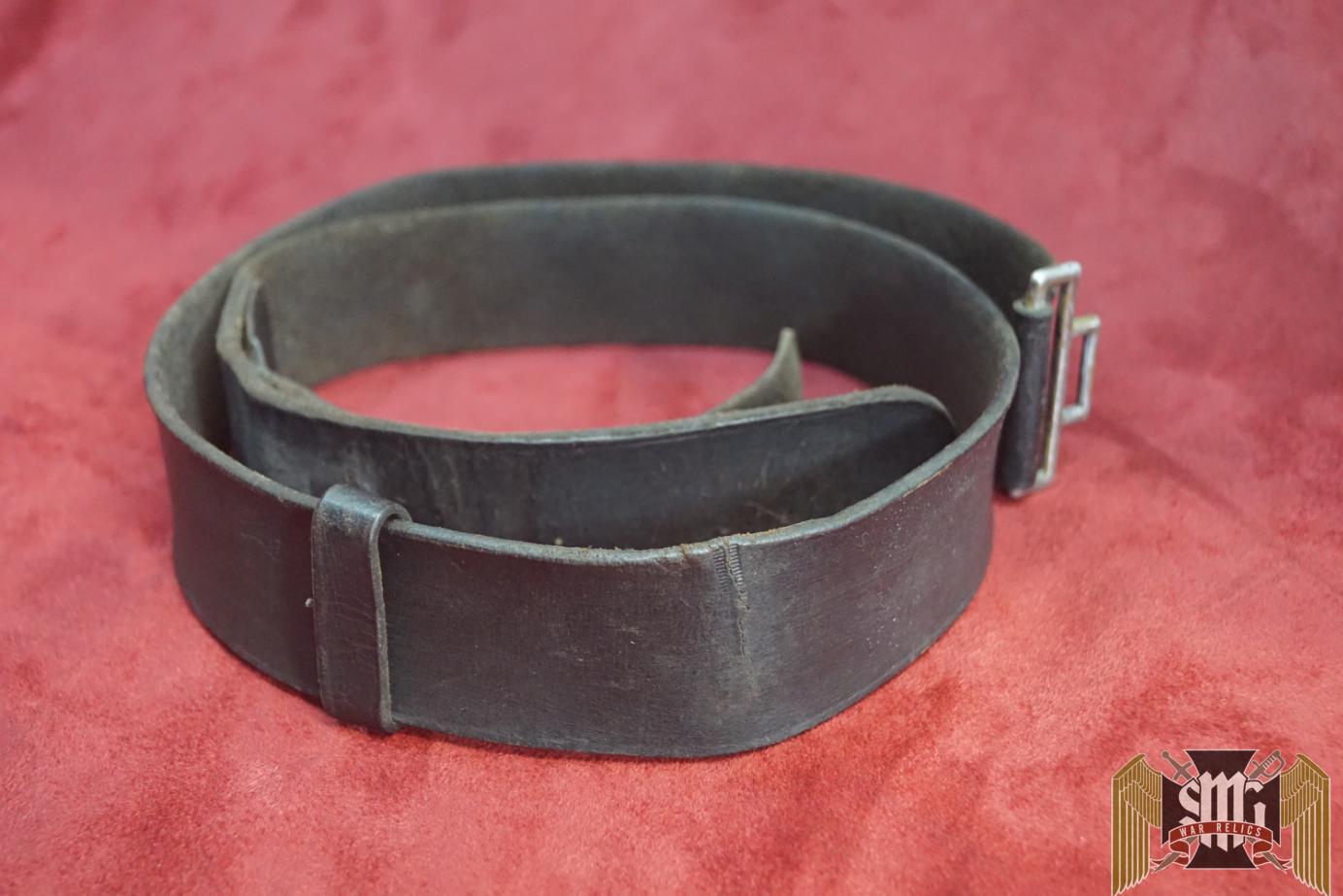 Black Leather belt size 100 with Gilded aluminum catch hook