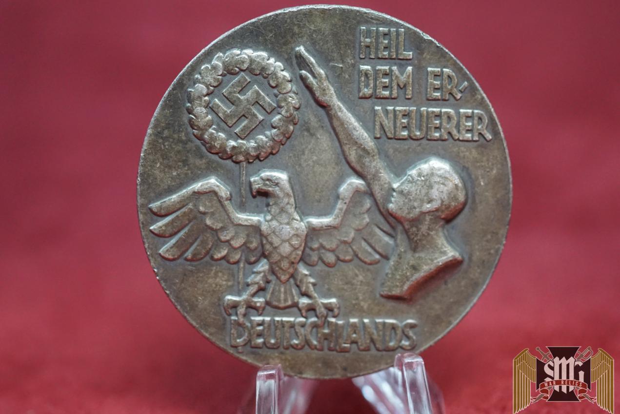 Hitler Medallion Heil Dem Er- Neuer Deutschlands