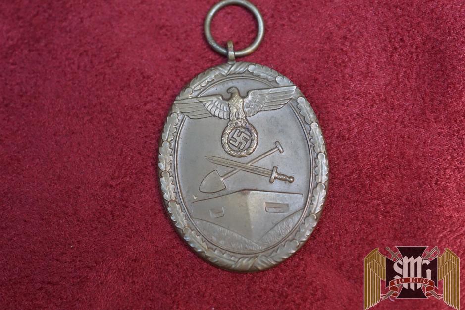 West Wall Medal Early type