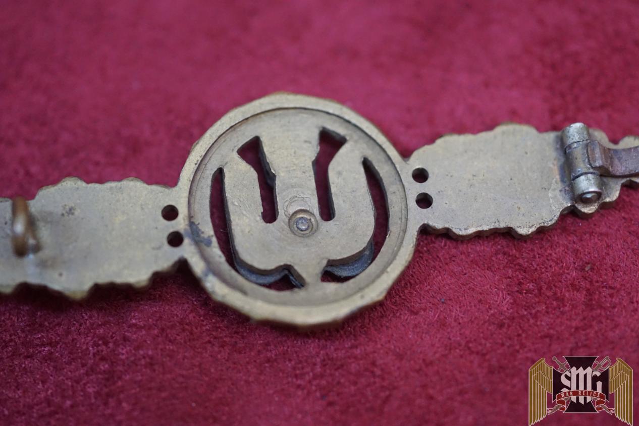 Bomber Clasp in Bronze