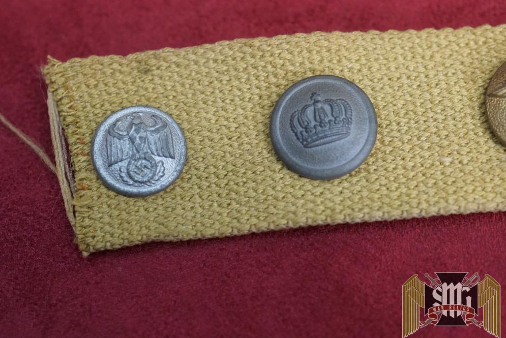 US GI souvenir "belt" with 11 buttons