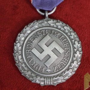 Luftschutz Medal maker marked 60 Katz & Deyle