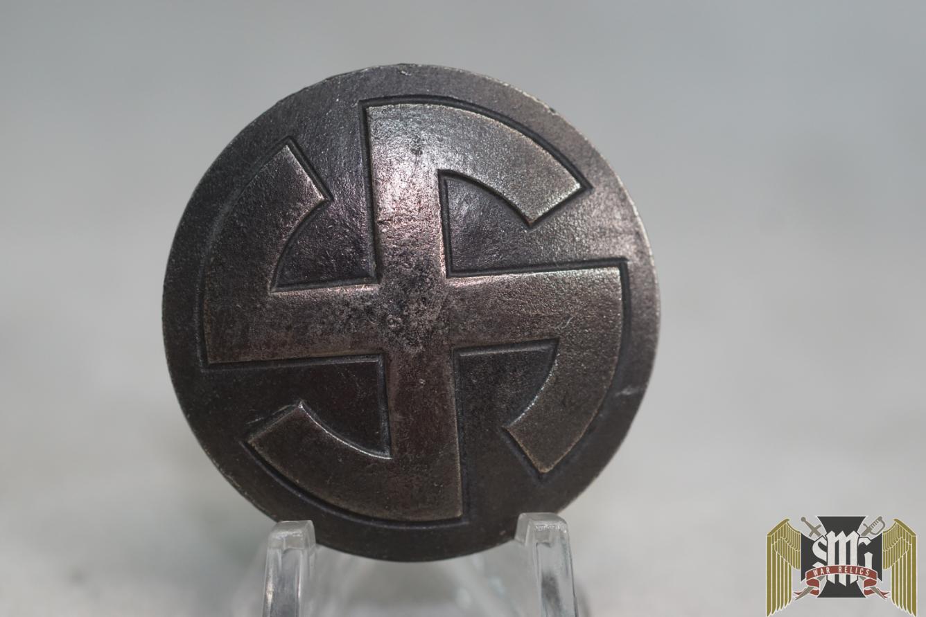 Luftwaffe sword style badge