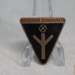 30x31mm Frauenwerk badge by M1/93