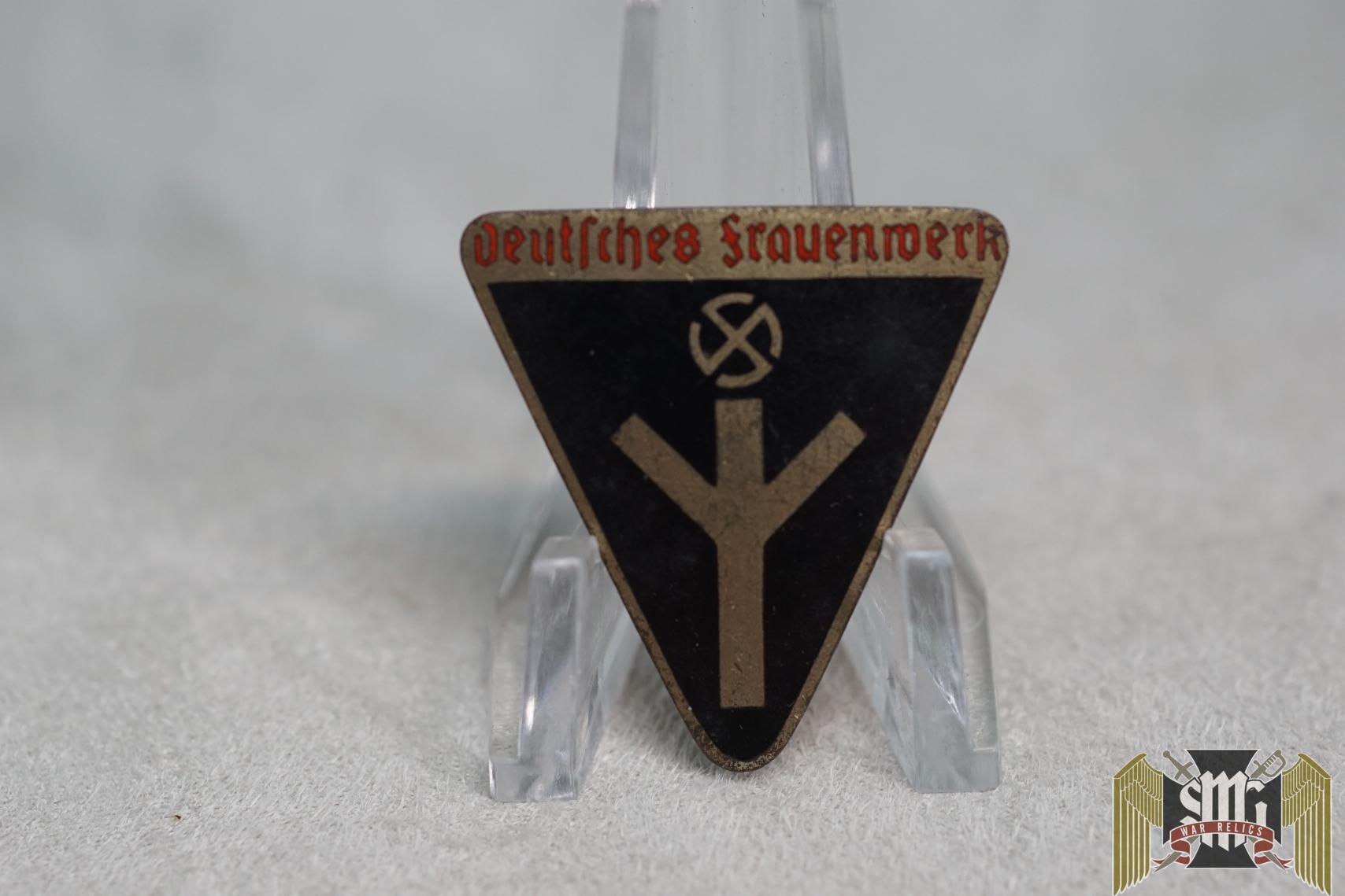 30x31mm Frauenwerk badge by M1/93