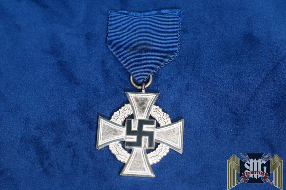 Faithful service Cross 25 yr