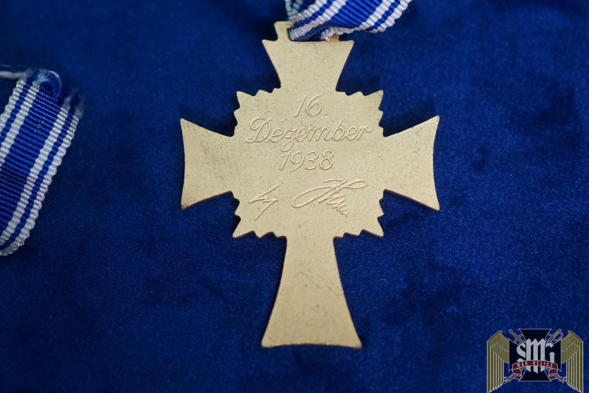 Mother's Cross in Gold