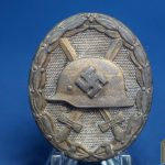 WW2 Gold wound badge by Hauptmünzamt Marked 30