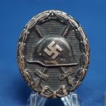 WW2 black wound badge L54 marked Missing catch