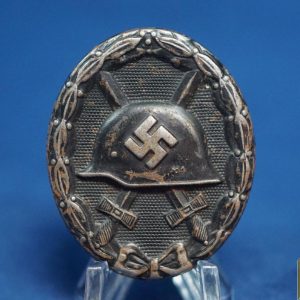 WW2 black wound badge L54 marked Missing catch