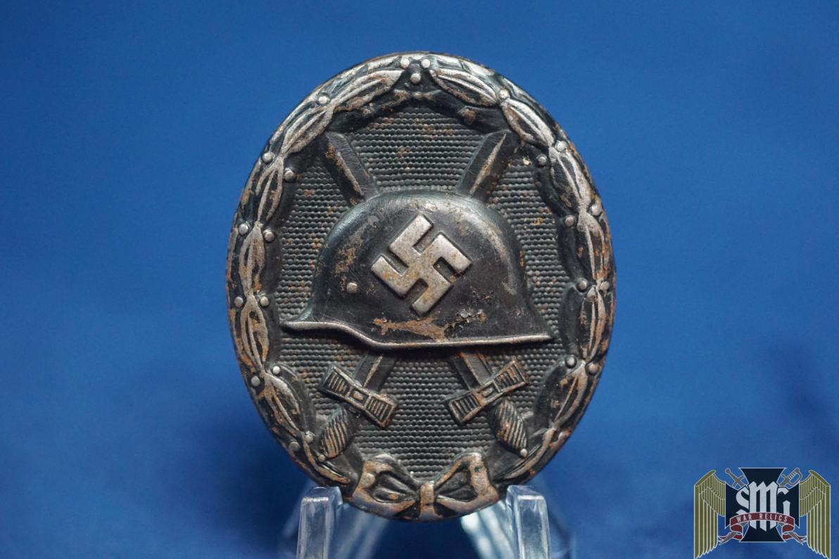 WW2 black wound badge L54 marked Missing catch