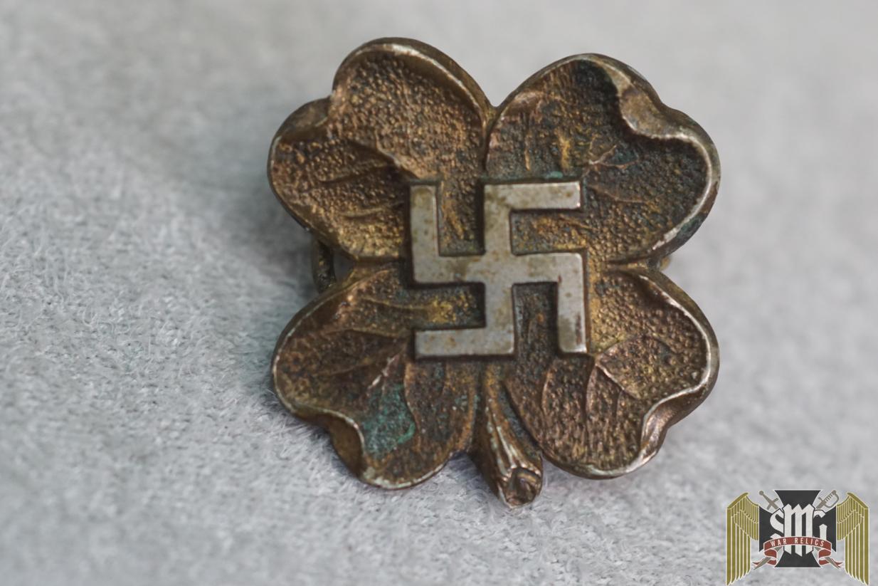 4 leave clover Swastika