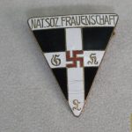 Frauenschaft badge 40x44mm