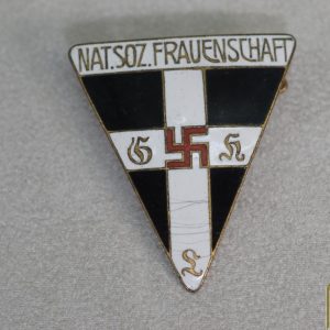 Frauenschaft badge 40x44mm