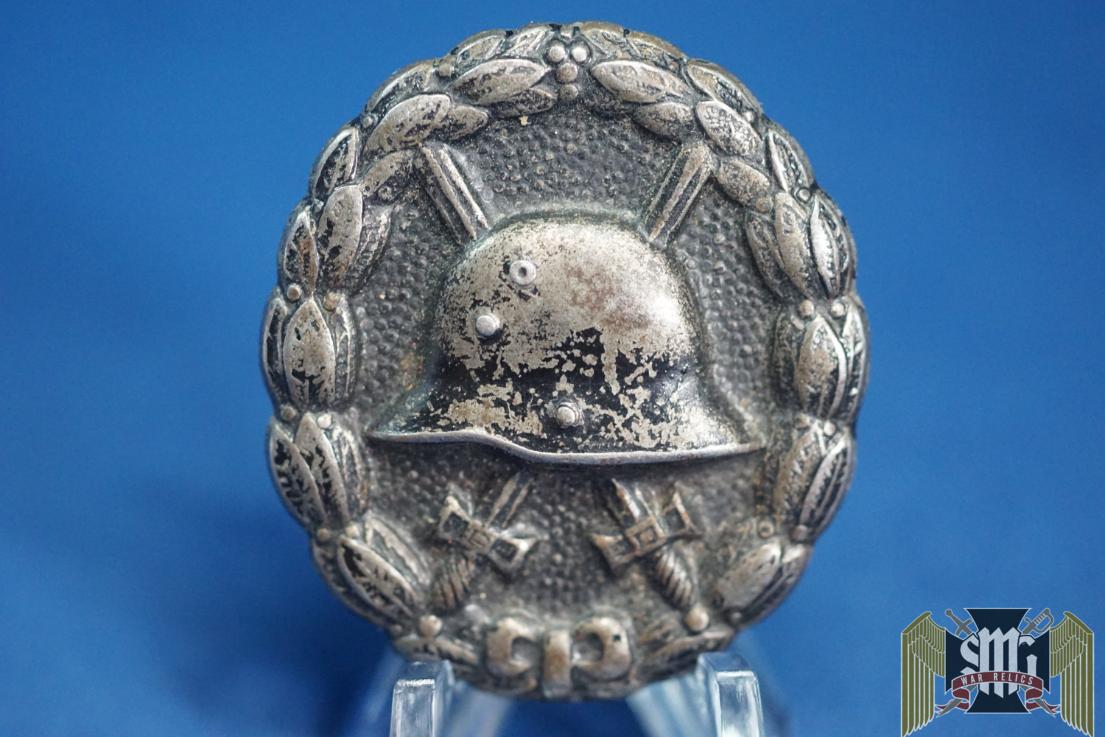 WW1 black wound badge