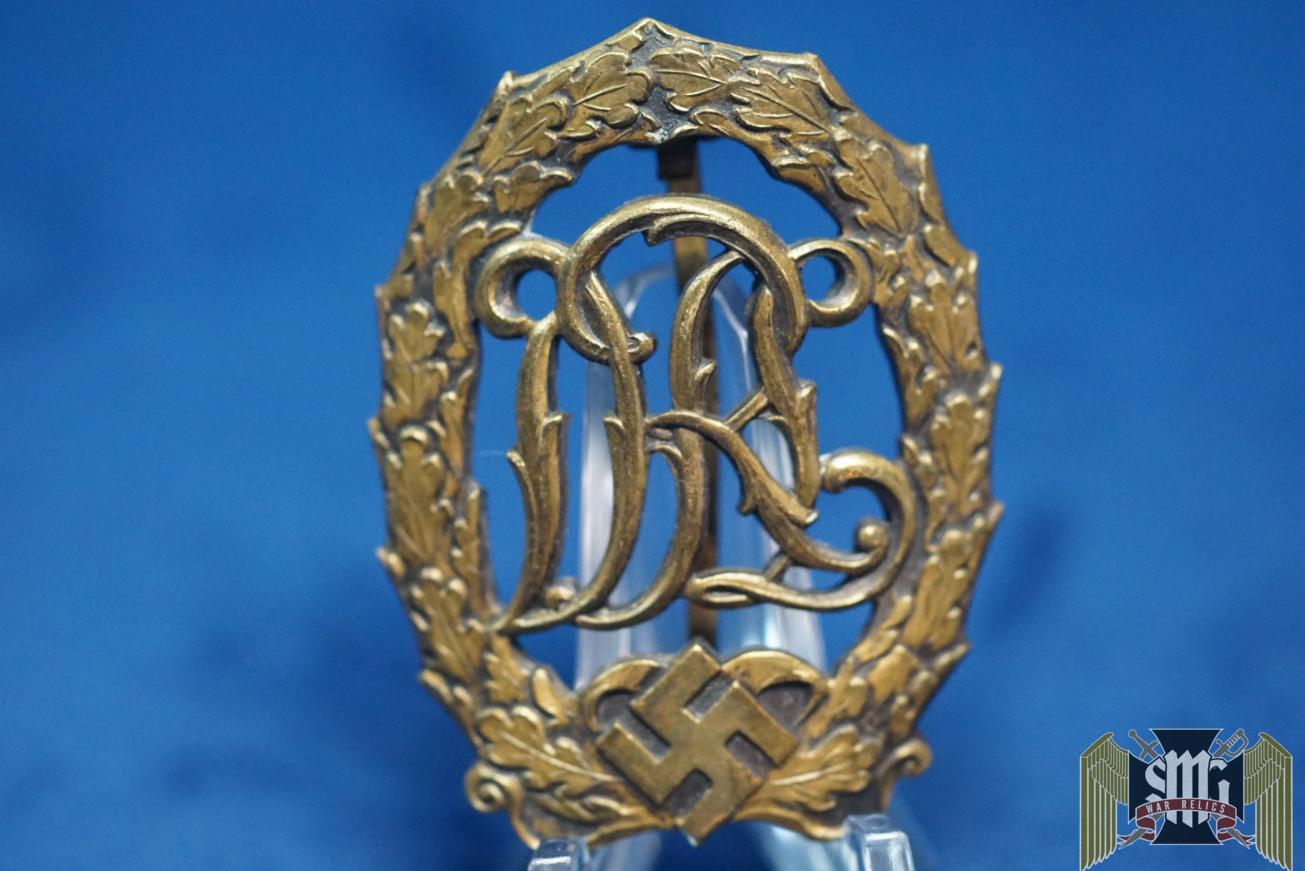 SMGP-0497 Vaulted DRL sports badge