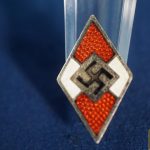 Hitler youth Member Badge by M1/102 Frank u. Reif