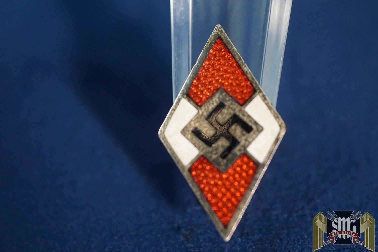 Hitler youth Member Badge by M1/102 Frank u. Reif