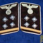 Ober GemeinschaftsLeiter Kreis Level Collar tabs