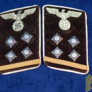 Ober GemeinschaftsLeiter Kreis Level Collar tabs