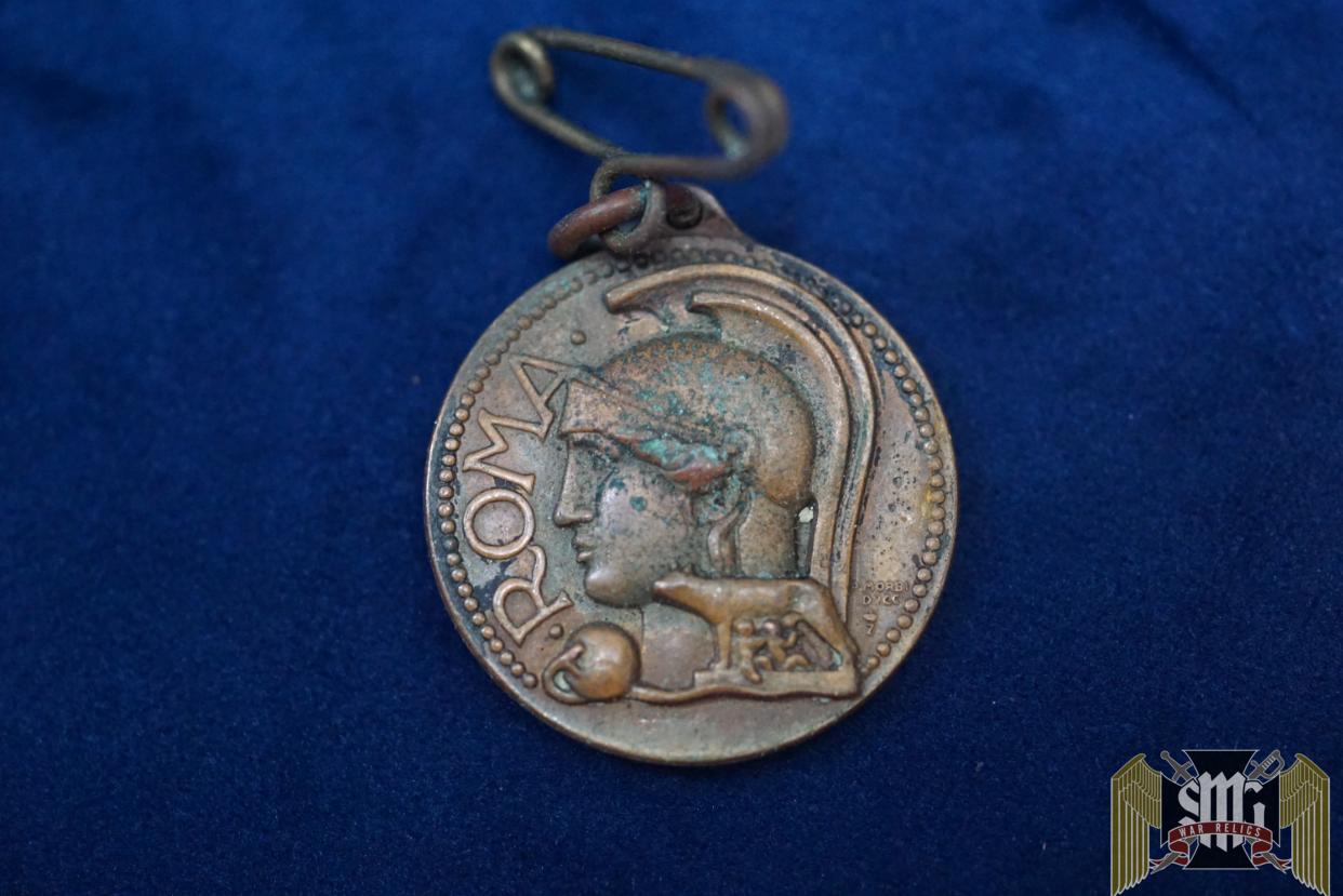 Roma San Pietro Coloseum Medal