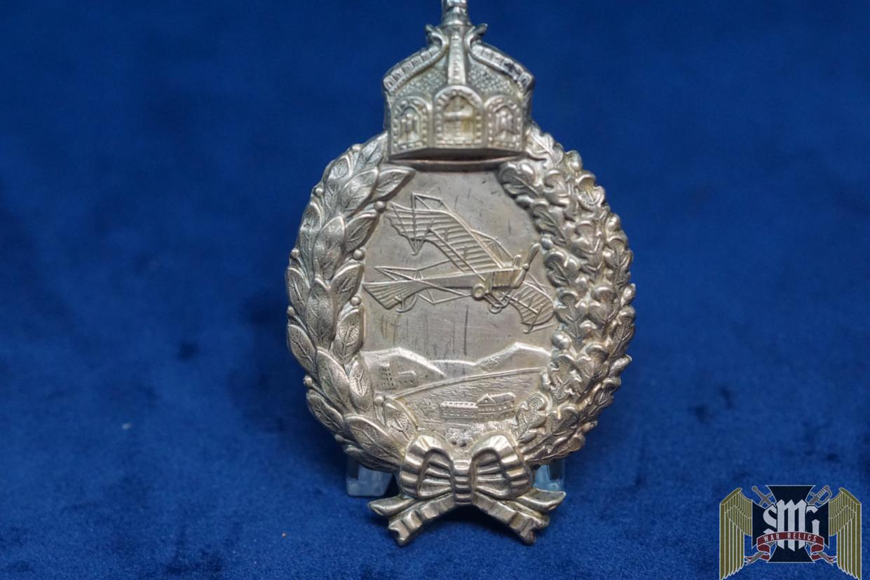 WW1 German Pilot badge by Junker War time Hollow back