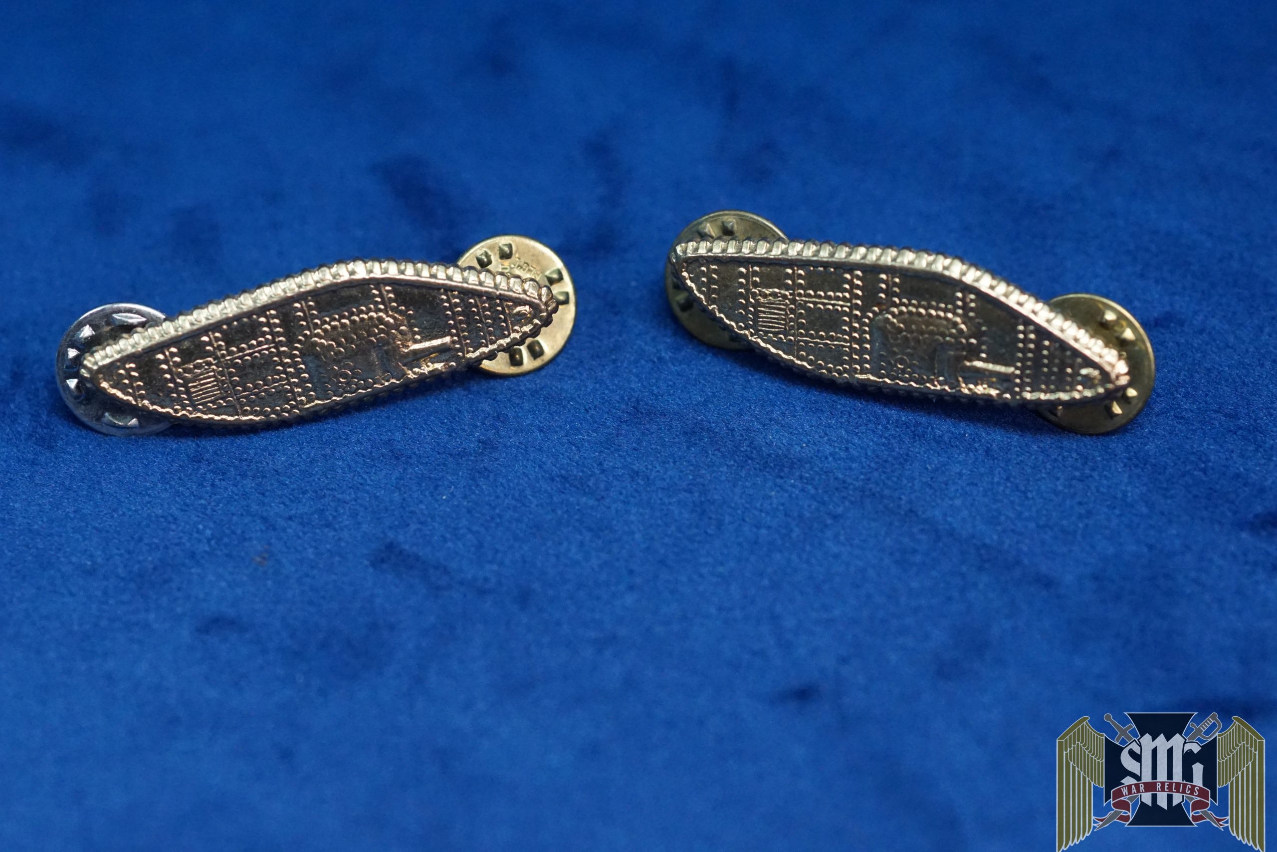 US WW2 Army Armor Officers Collar device set