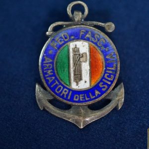 fascist armatori della Sicilia pin Damaged
