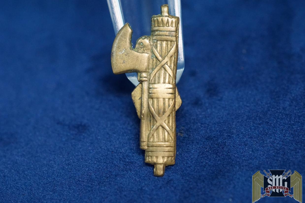 Italian Fascist Screw Back Collar Device