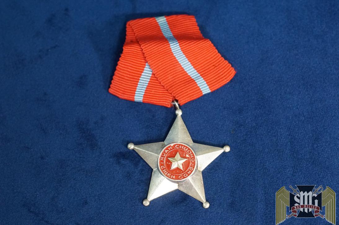Vietnam VDR 2nd class combatant Medal