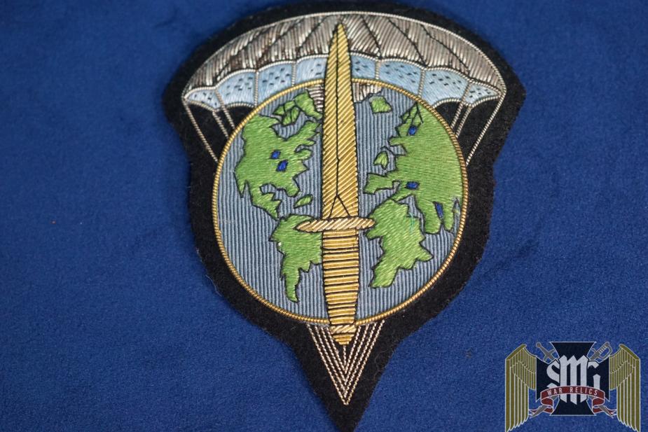club badge for chute and dagger USA a special forces collector group