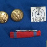US Indian War era buttons, ribbon bar and sharp shooter badge