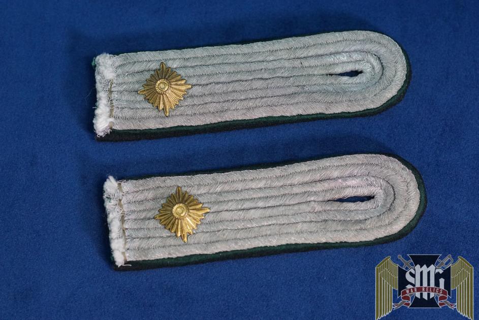 SS Obersturmfuhrer der Gebirgsjäger Shoulder boards