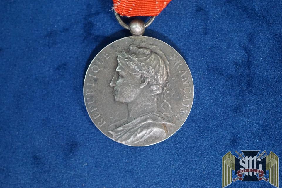 French Labor medal 1907 Named