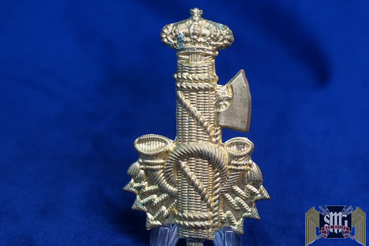 WW2 Italian MVSN Cap Badge