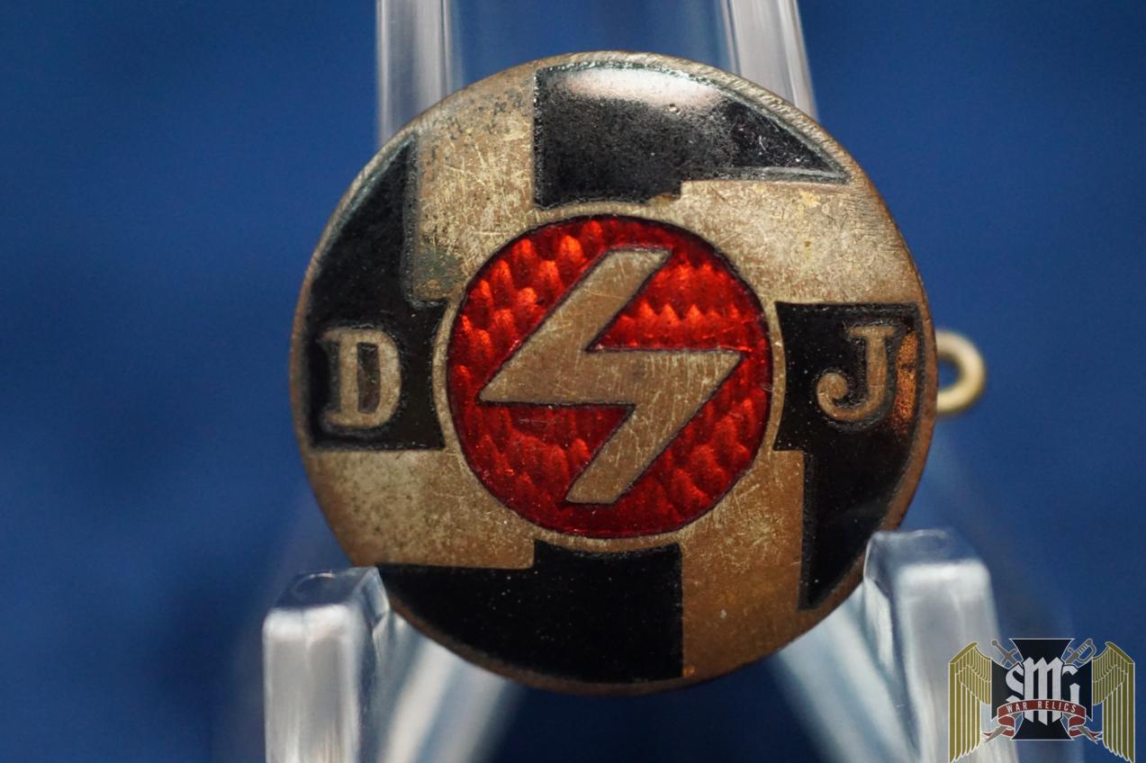 DJ Early Member pin