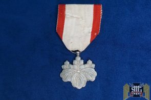 WWII era Imperial Japan Order of the Rising Sun, 8th Class medal