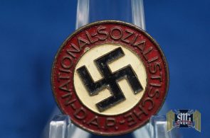 NSDAP Party badge by M9/312 Fritz Mannheim