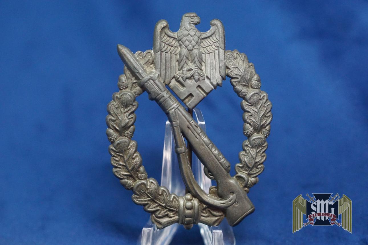 Infantry Assault badge By Frank & Reif, Hollow back