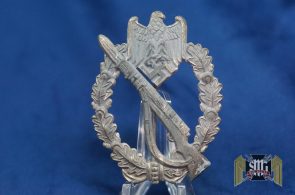 Infantry Assault badge in Silver