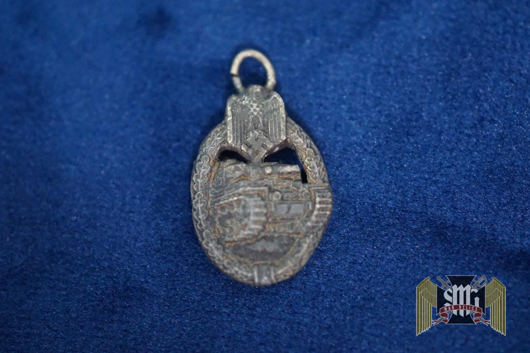 Miniature Panzer Assault badge