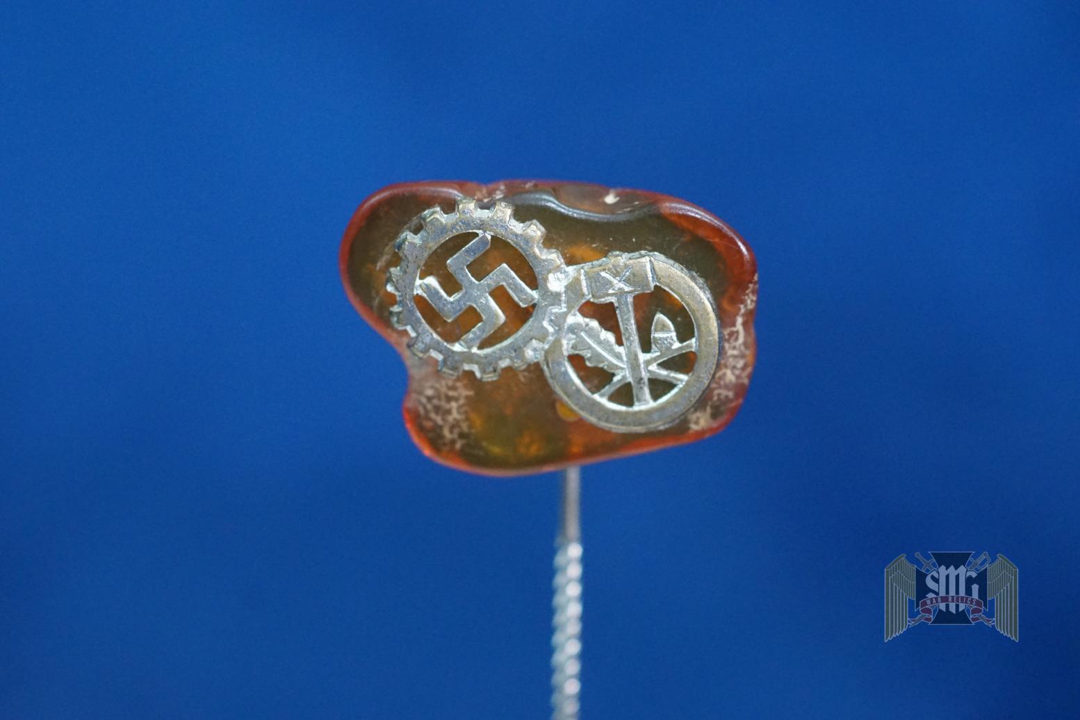 Amber DAF/ Handwerk Stick pin
